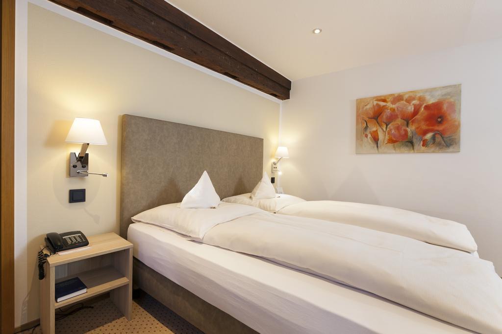 Romantik Hotel Johanniter-Kreuz Юберлинген Екстериор снимка