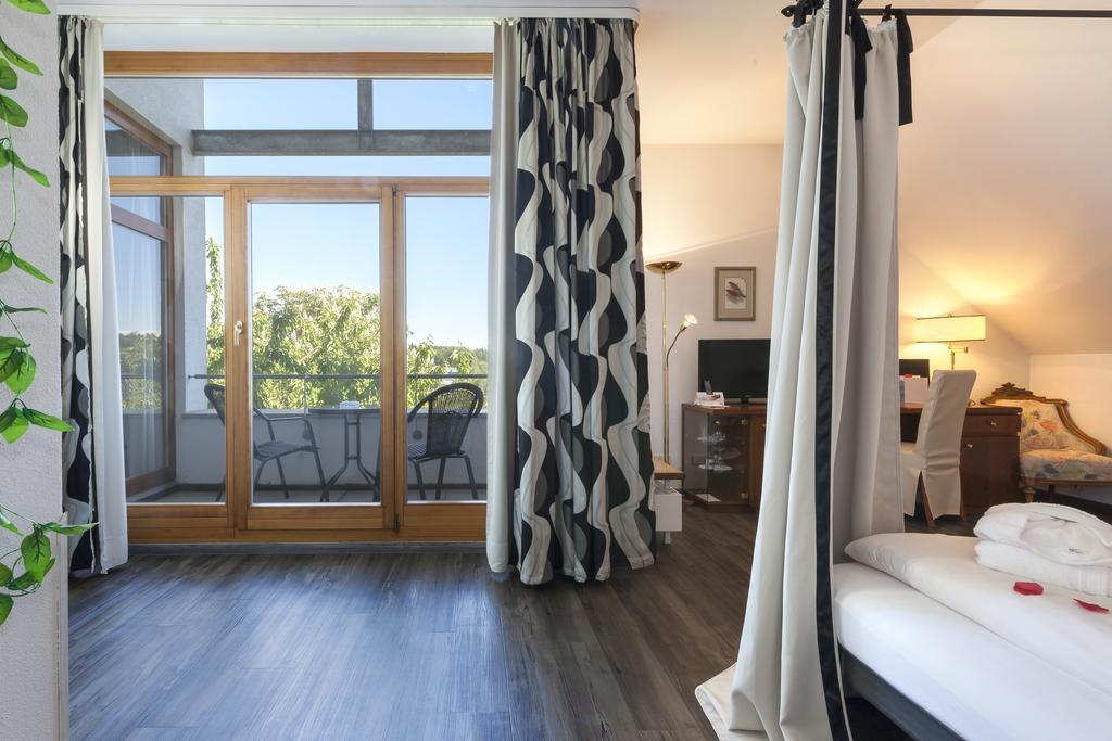 Romantik Hotel Johanniter-Kreuz Юберлинген Екстериор снимка