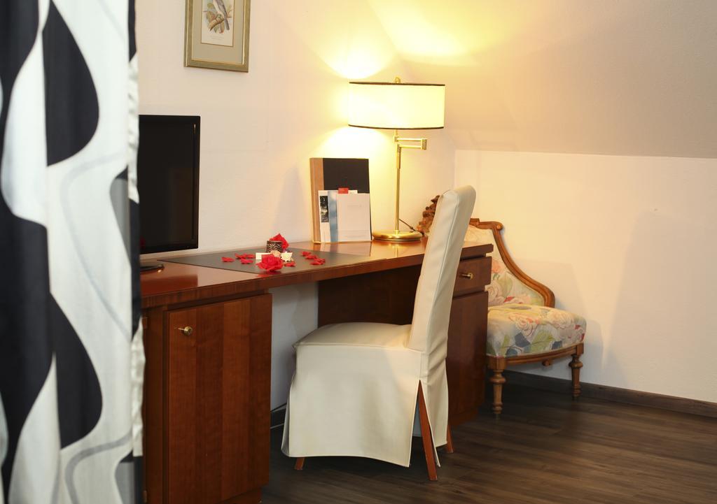 Romantik Hotel Johanniter-Kreuz Юберлинген Екстериор снимка