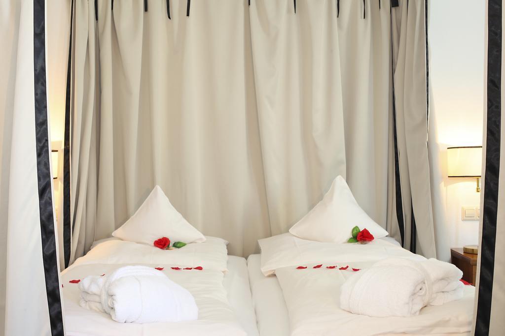 Romantik Hotel Johanniter-Kreuz Юберлинген Екстериор снимка
